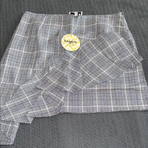 Hayden Chic Plaid Skirt size large NWT